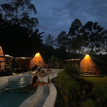 Triangular House And Hot Spring Hotel Kubupenlokan Luaran gambar
