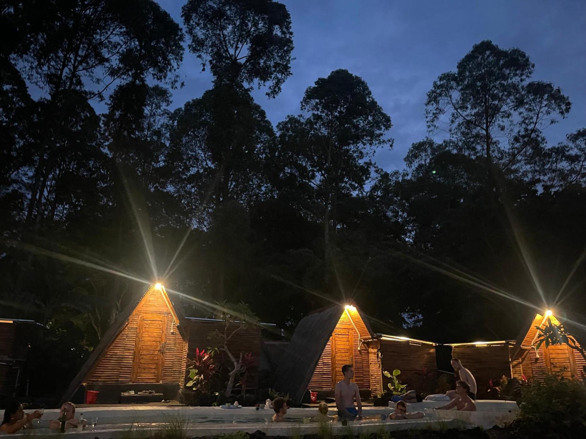 Triangular House And Hot Spring Hotel Kubupenlokan Luaran gambar