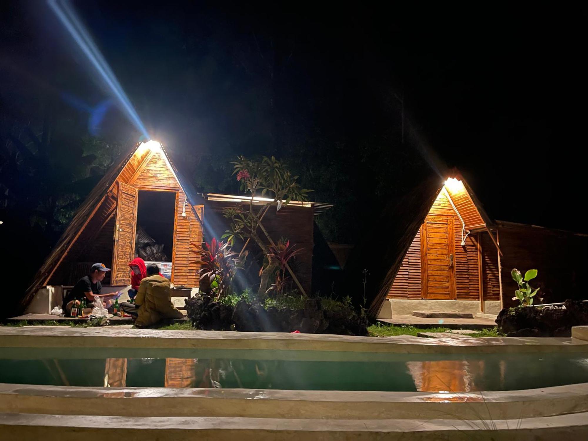Triangular House And Hot Spring Hotel Kubupenlokan Luaran gambar