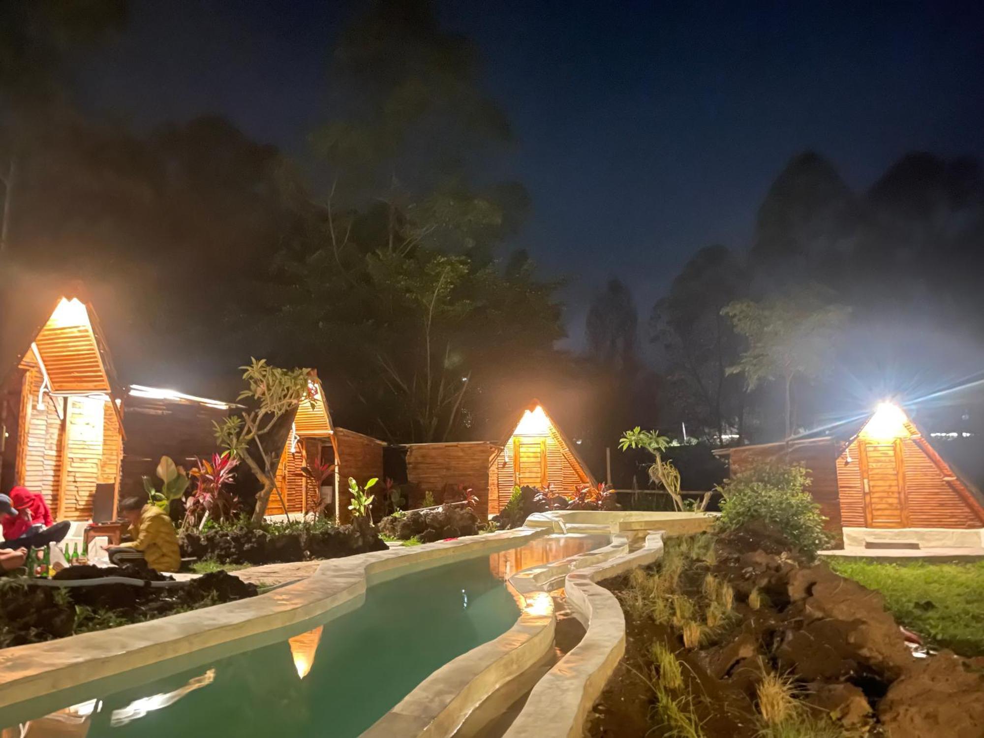 Triangular House And Hot Spring Hotel Kubupenlokan Luaran gambar