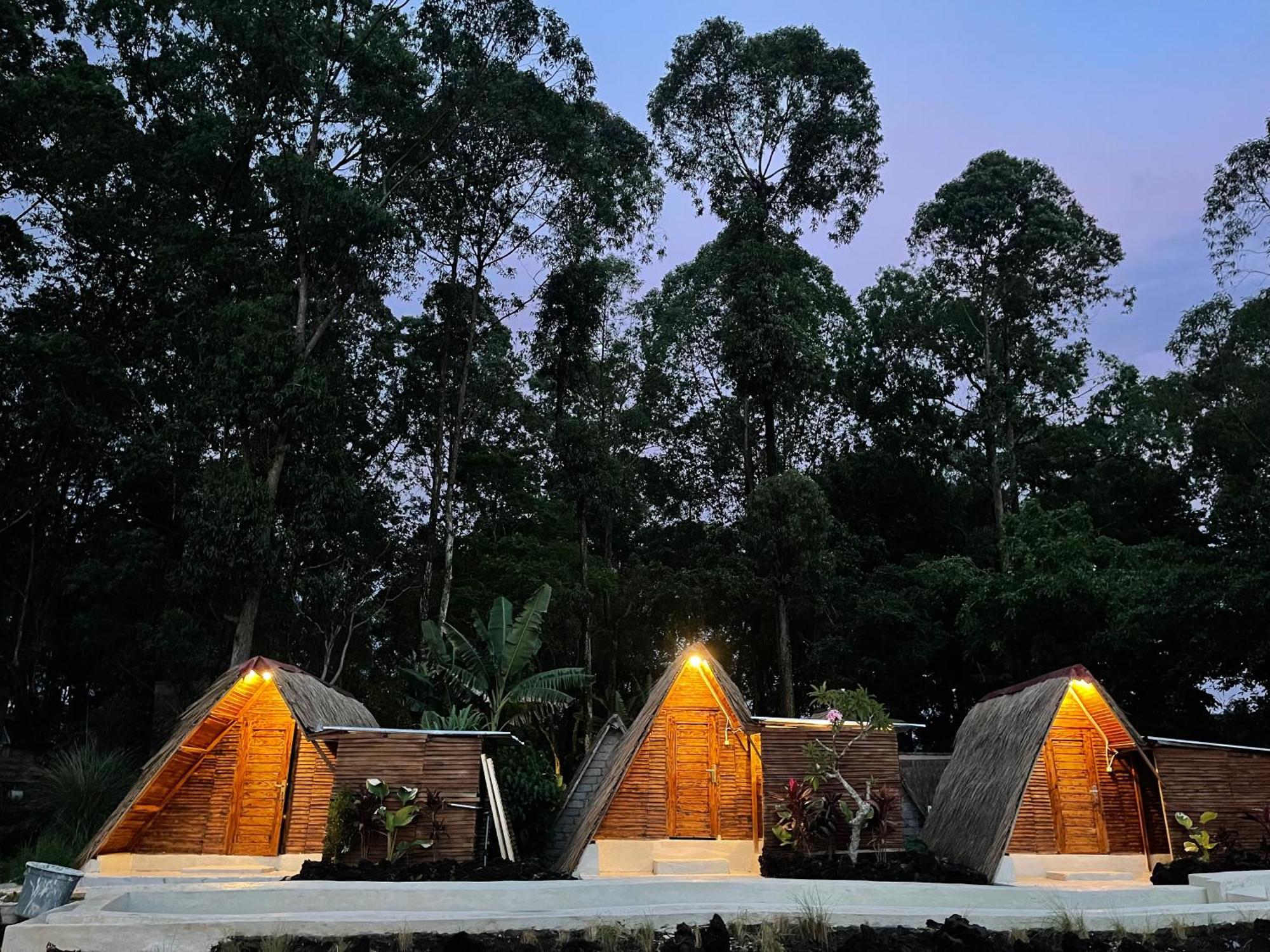 Triangular House And Hot Spring Hotel Kubupenlokan Luaran gambar