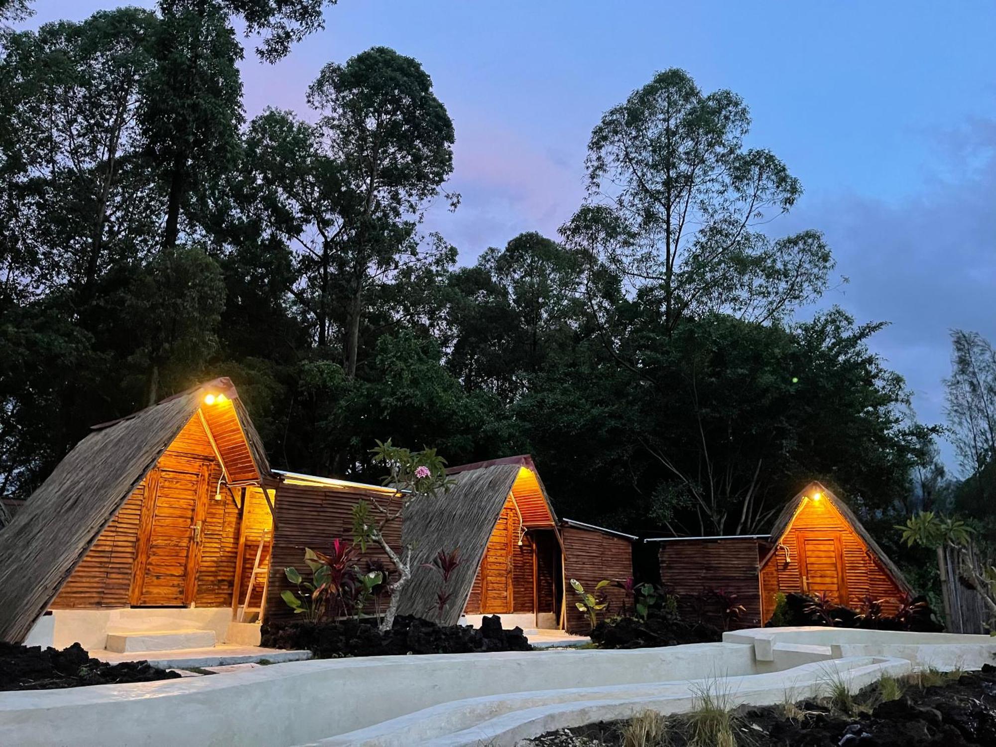 Triangular House And Hot Spring Hotel Kubupenlokan Luaran gambar