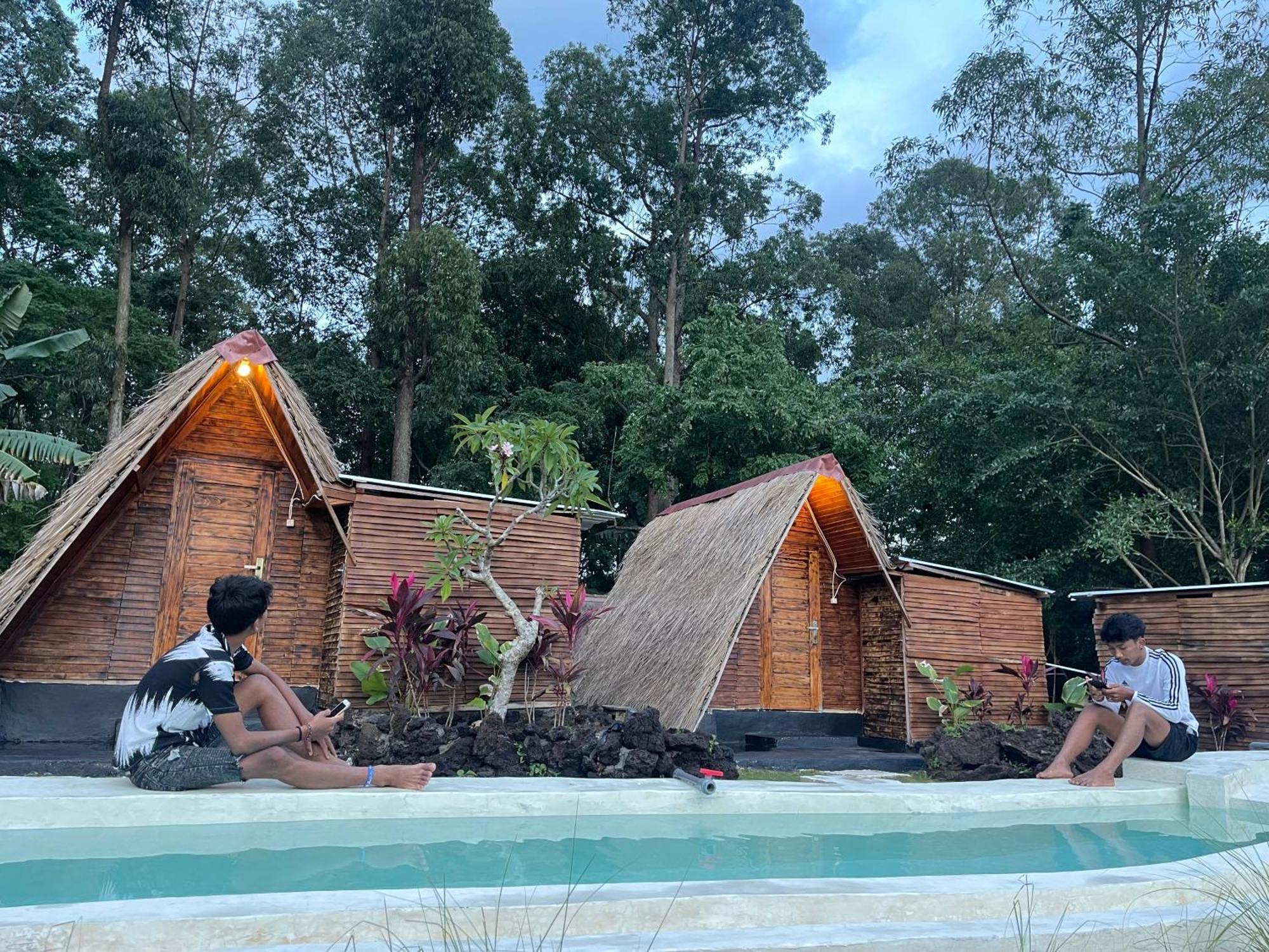 Triangular House And Hot Spring Hotel Kubupenlokan Luaran gambar