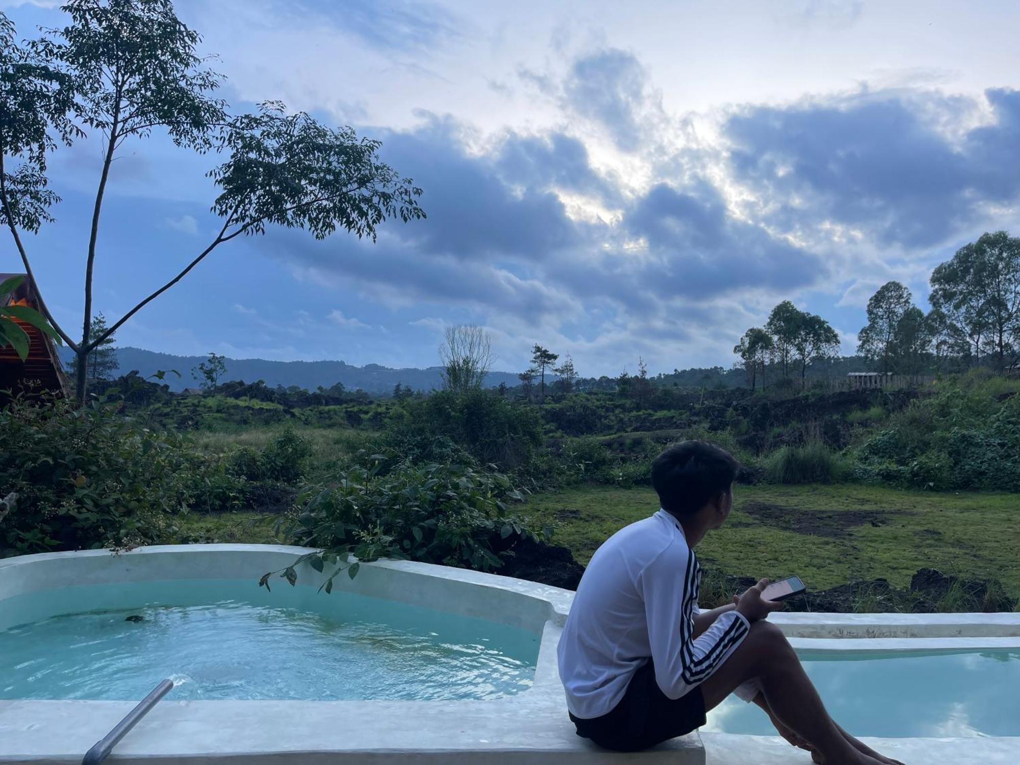 Triangular House And Hot Spring Hotel Kubupenlokan Luaran gambar
