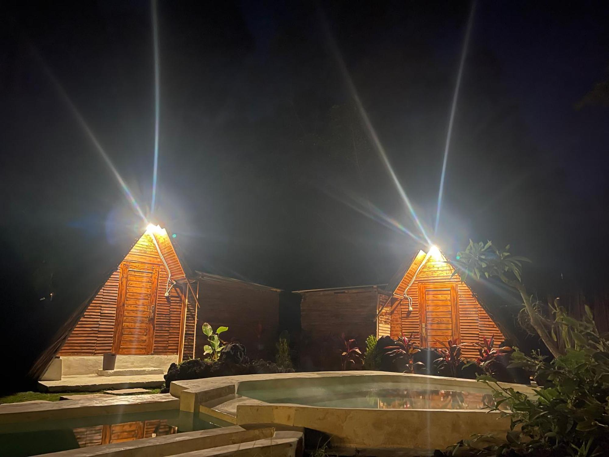 Triangular House And Hot Spring Hotel Kubupenlokan Luaran gambar